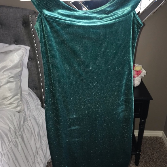 GREEN SPARKLY MINI DRESS OFF THE SHOULDER - Picture 2 of 6